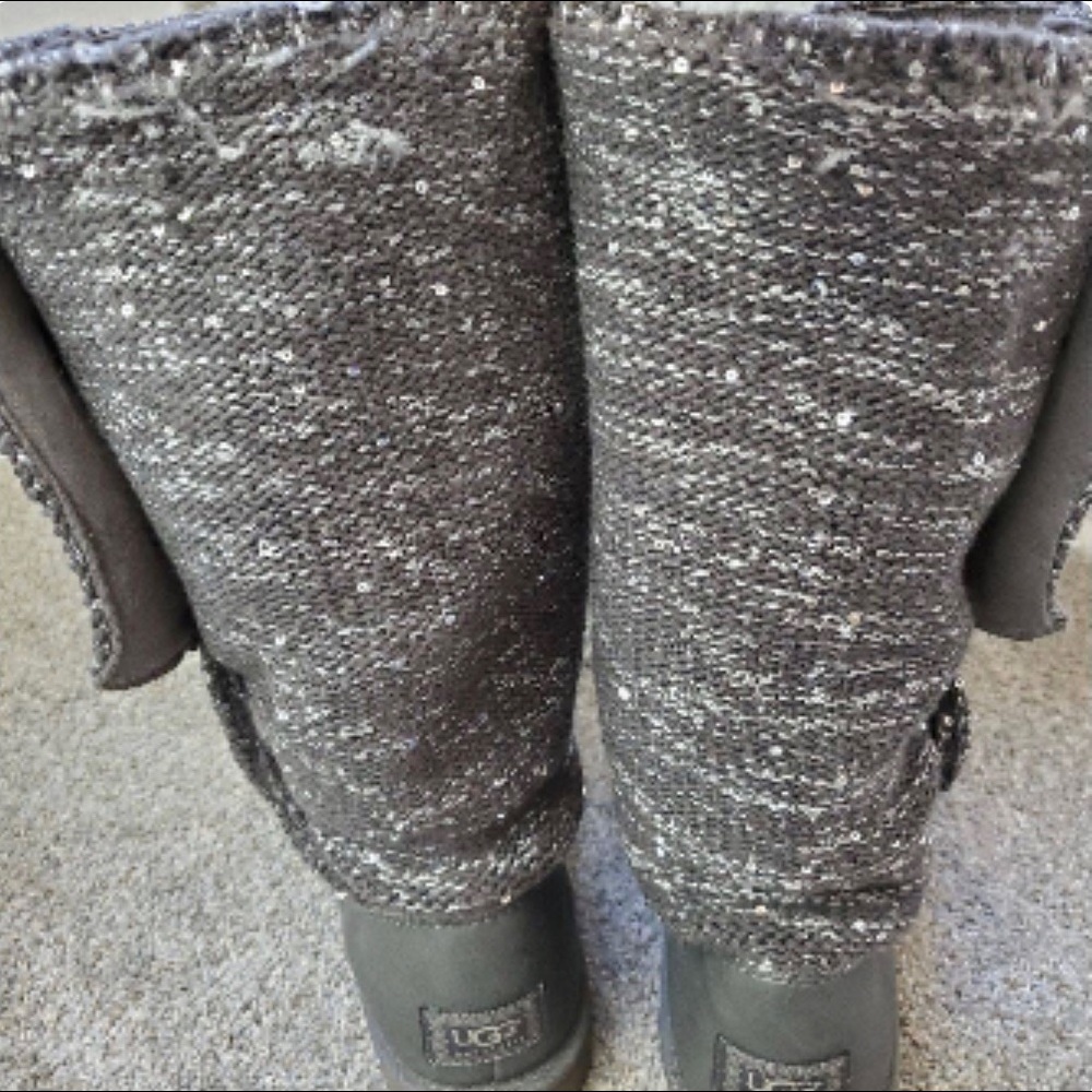 UGGS - Picture 6 of 6